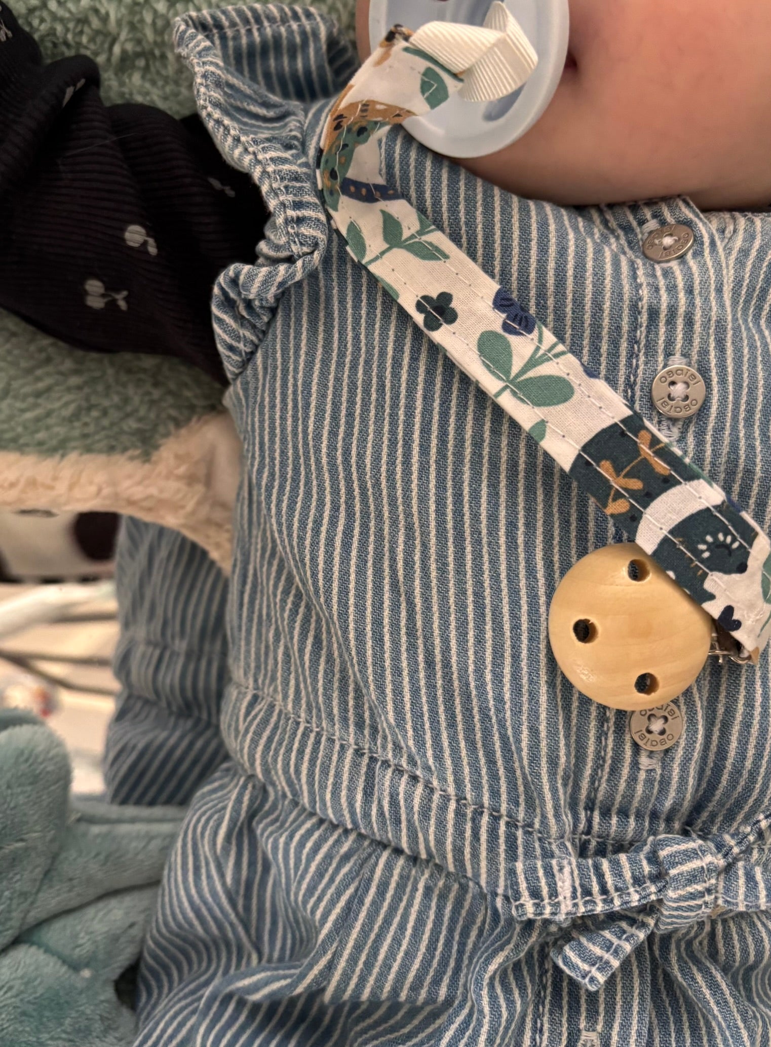 Attache-tétine artisanale bois coton certifié Oeko-Tex bébé
