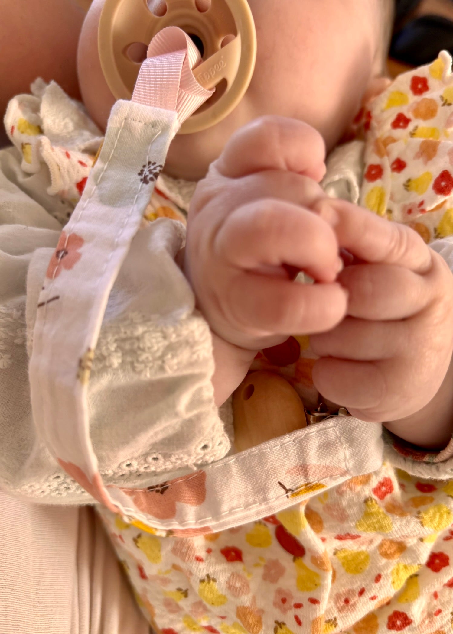 Attache-tétine bébé fait main "Douceur printanière"