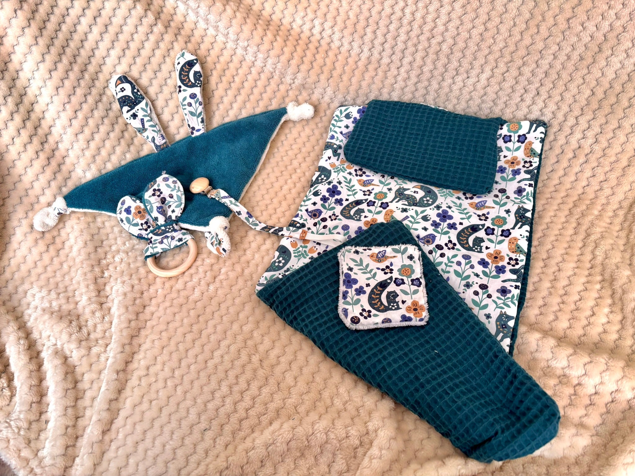 Coffret cadeau naissance fait main prêt offrir artisanal