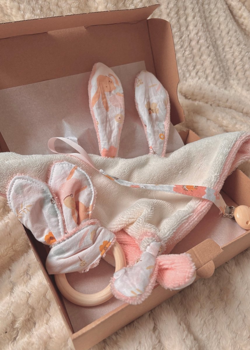 Coffret cadeau naissance doux et pratique pour jeunes parents