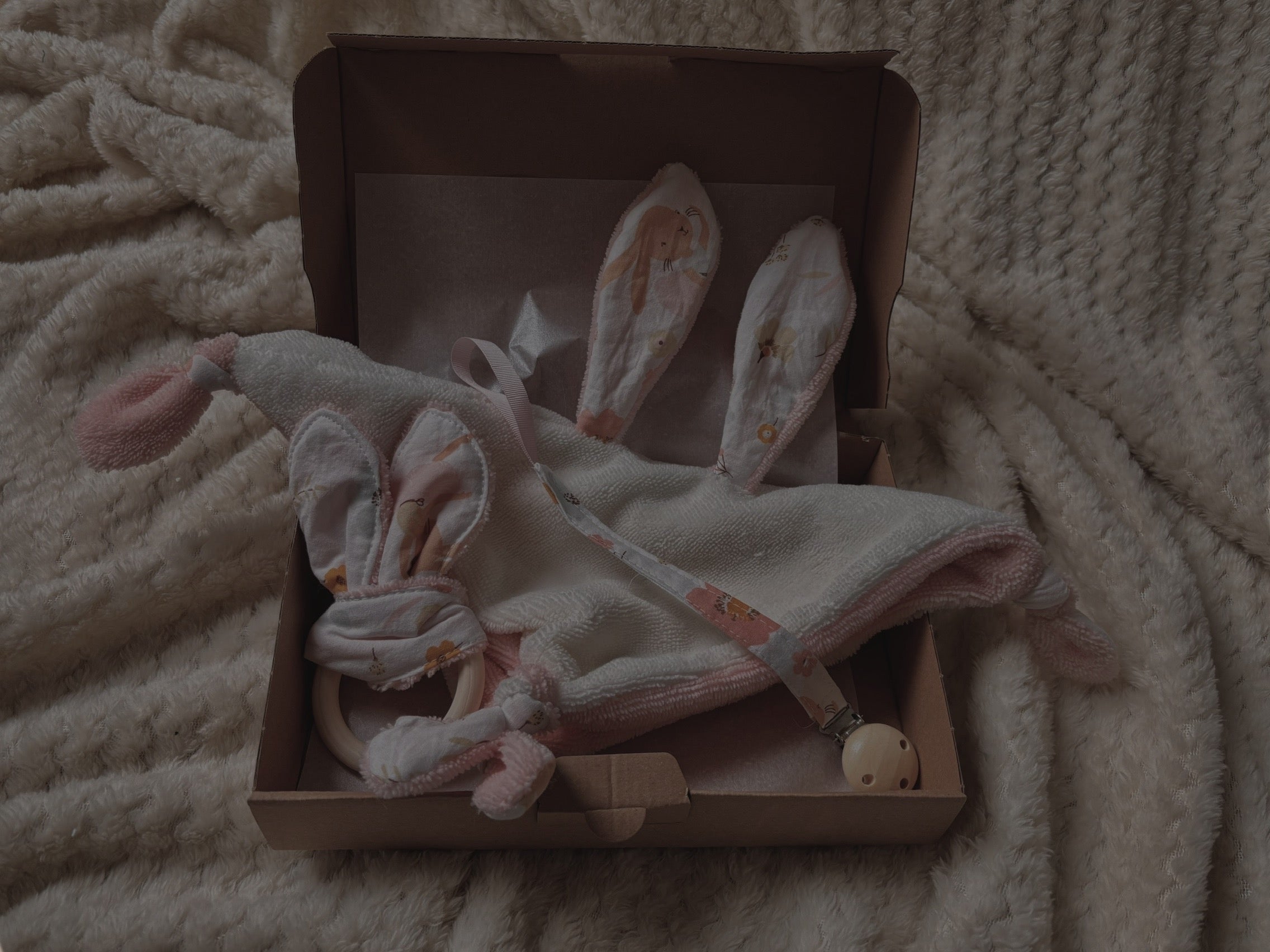 Coffret cadeau naissance artisanal certifié Oeko-Tex original