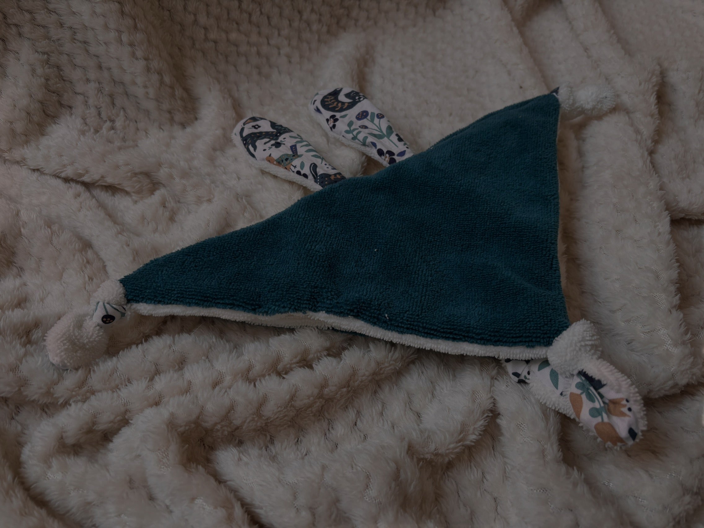 Doudou artisanal certifié Oeko-Tex cadeau naissance original