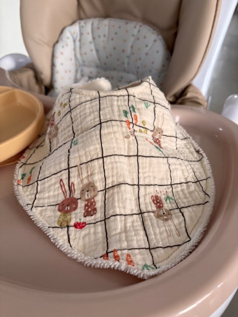 Bavoir bandana en gaze de coton - Le potager des lapins