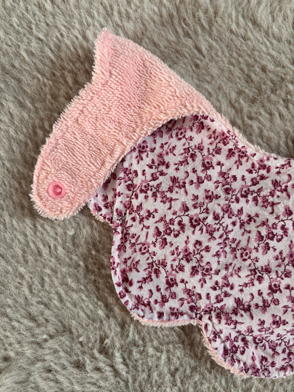 Bavoir fleur - Collection Octobre Rose