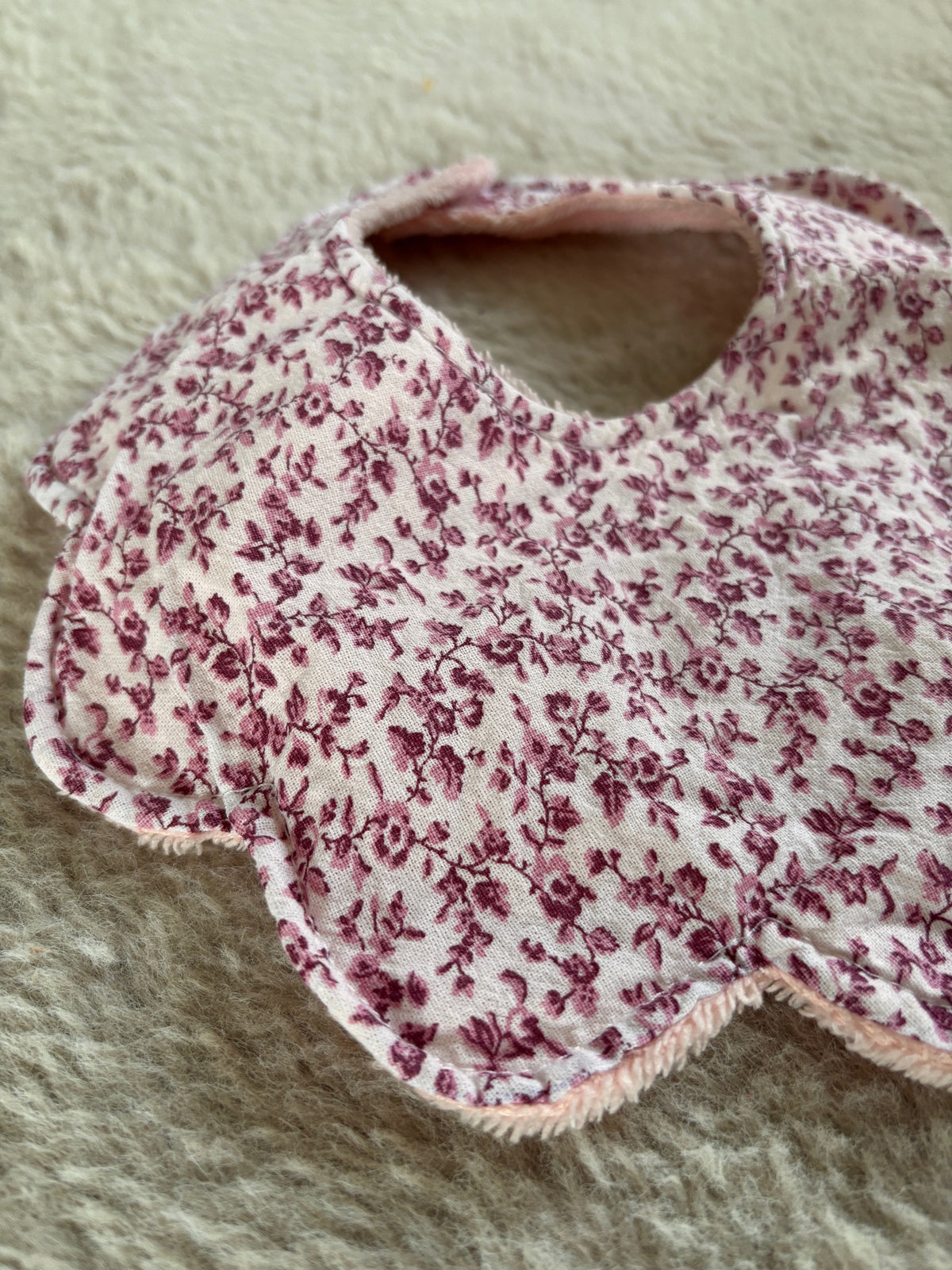 Bavoir fleur - Collection Octobre Rose