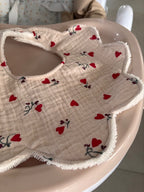 Bavoir fleur en gaze de coton - Petits cœurs sauvages