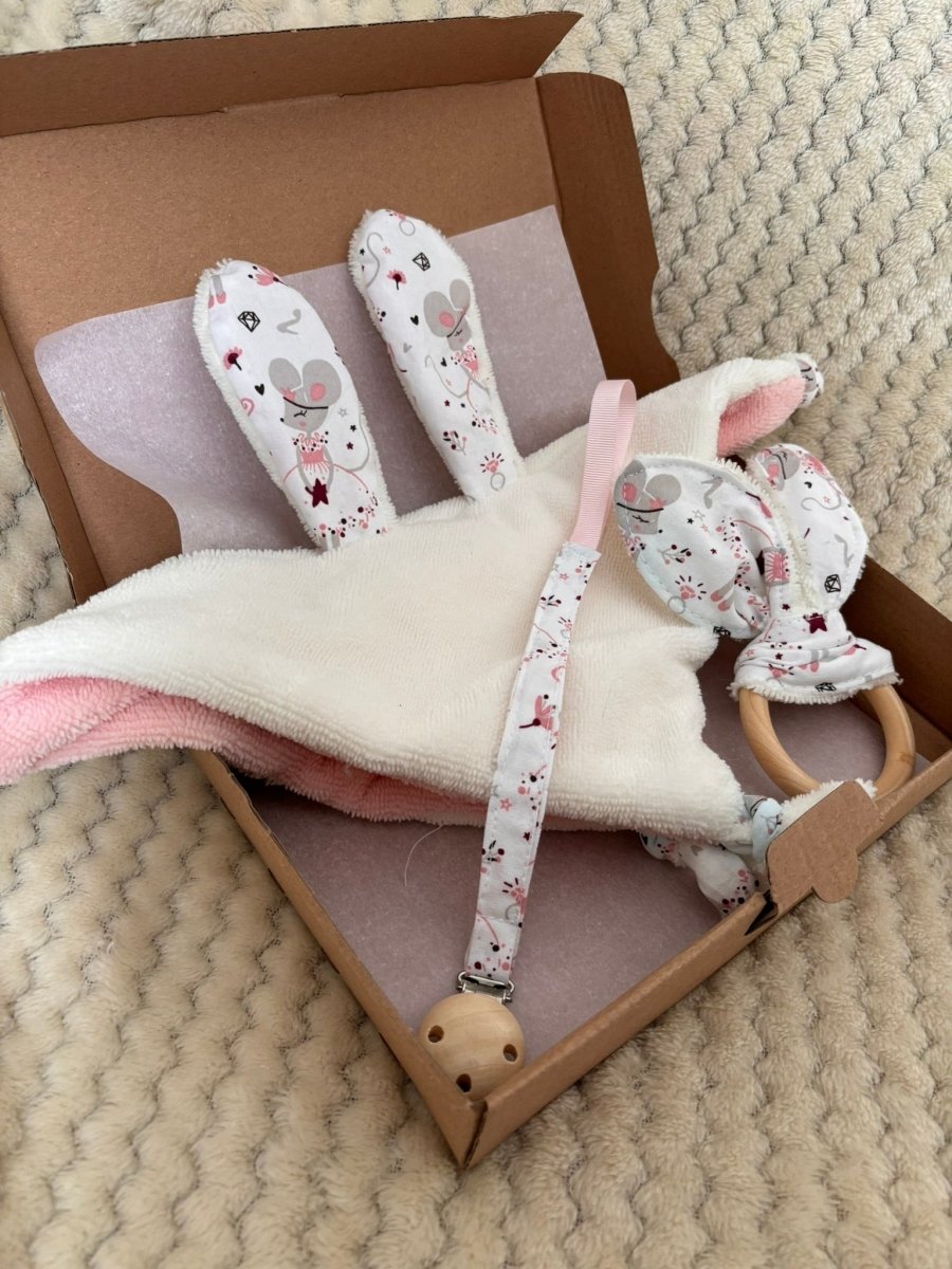 Contenu coffret naissance - doudou, attache tétine et anneau de dentition - faits main
